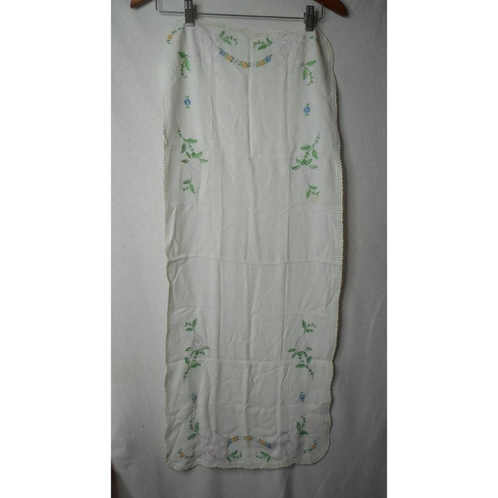 Vtg Pink Floral handmade embroidered Lace Dresser scarf runner scalloped edge